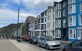 New Central Seafront Apartment- Stunning Sea Views